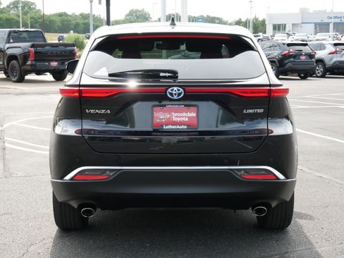 Used 2023 Toyota Venza Limited AWD/4WD image 6