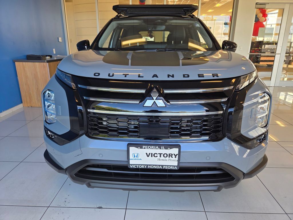 Used 2026 Mitsubishi Outlander LE AWD/4WD image 2