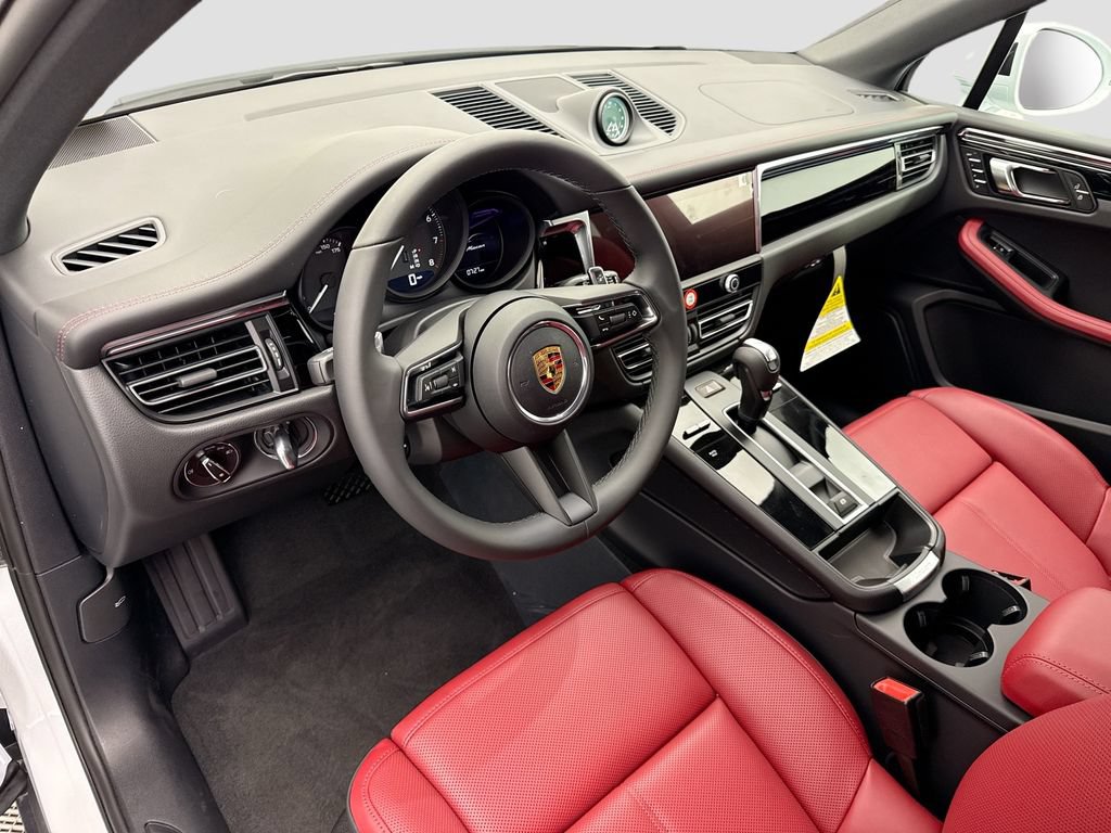 Used 2026 Porsche Macan AWD/4WD image 4