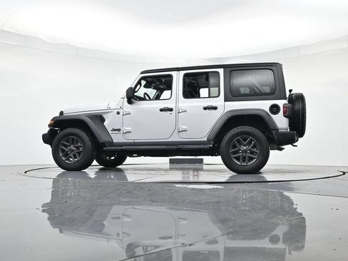 Used 2024 Jeep Wrangler Unlimited Rubicon AWD/4WD image 42
