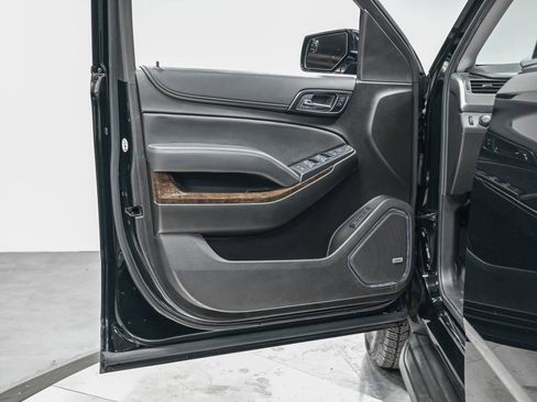 Used 2019 Chevrolet Tahoe LT image 12