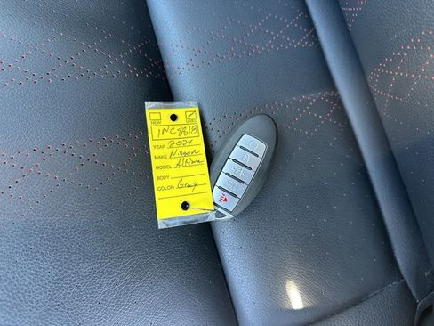 Used 2024 Nissan Altima 2.5 SR w/ SR Premium Package image 35