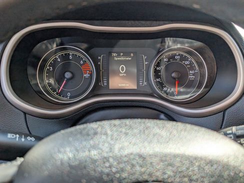 Used 2017 Jeep Cherokee Altitude image 26