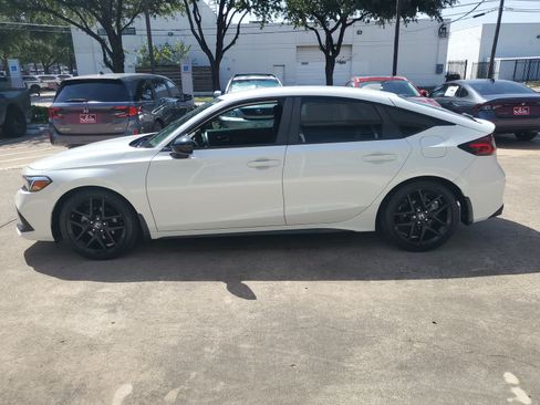 Used 2023 Honda Civic Sport image 11