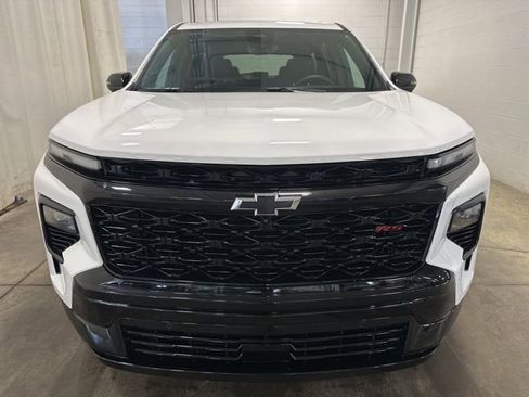 Used 2024 Chevrolet Traverse RS image 2