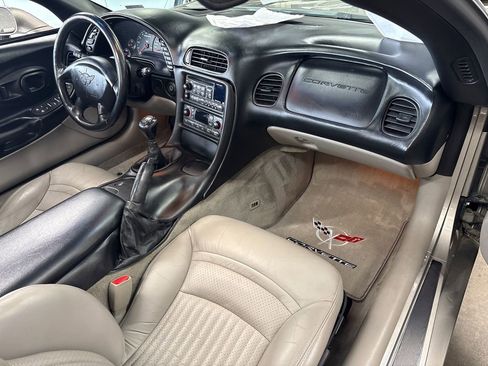 Used 2000 Chevrolet Corvette Convertible w/ Memory Pkg RWD image 29