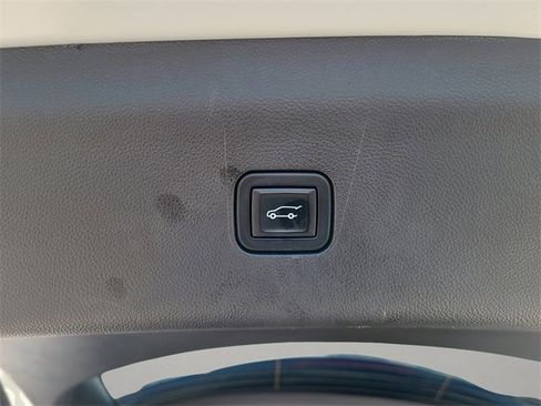 Used 2022 Buick Enclave Essence image 33