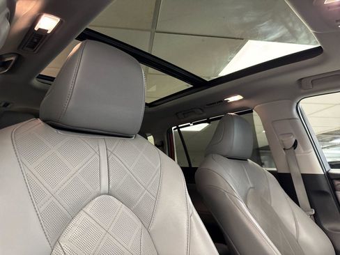 Used 2020 Toyota Highlander Platinum AWD/4WD image 17