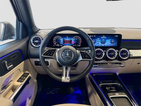 Certified 2025 Mercedes-Benz GLB 250 4MATIC image 22
