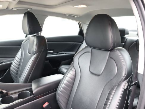 Used 2024 Hyundai Elantra Limited image 29