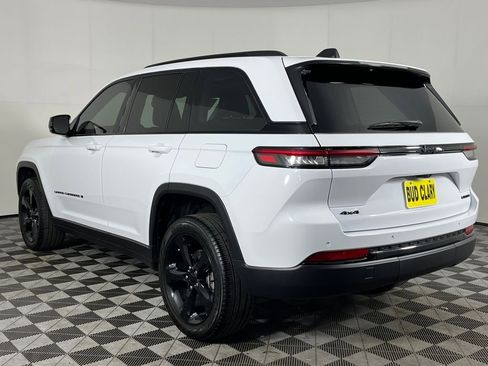 Used 2024 Jeep Grand Cherokee Limited w/ Black Appearance Package image 8