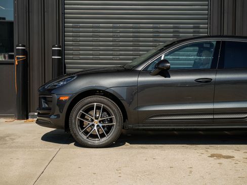 Certified 2025 Porsche Macan image 11