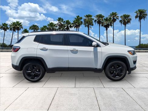 Used 2018 Jeep Compass Latitude FWD image 7