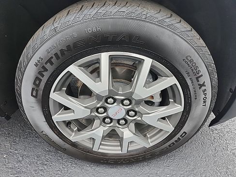 Certified 2023 GMC Acadia SLE w/ LPO, Floor Liner Package image 10