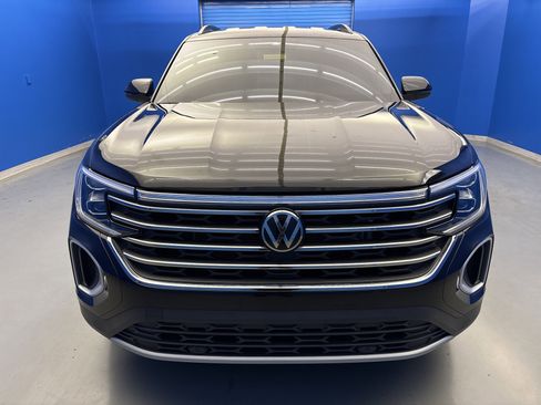 Used 2024 Volkswagen Atlas SE AWD/4WD image 3