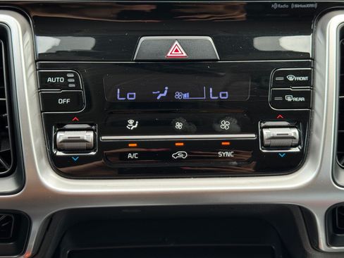 Used 2022 Kia Sorento S FWD image 26