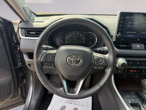 Used 2022 Toyota RAV4 Limited image 12