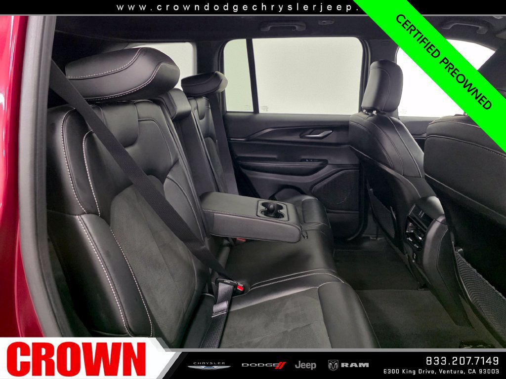 Used 2025 Jeep Grand Cherokee Altitude AWD/4WD image 11
