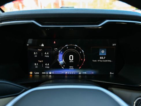 New 2026 Chevrolet Colorado ZR2 w/ Technology Package AWD/4WD image 21