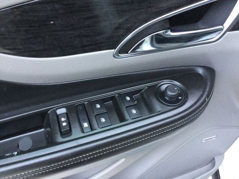 Used 2014 Buick Encore Premium image 9