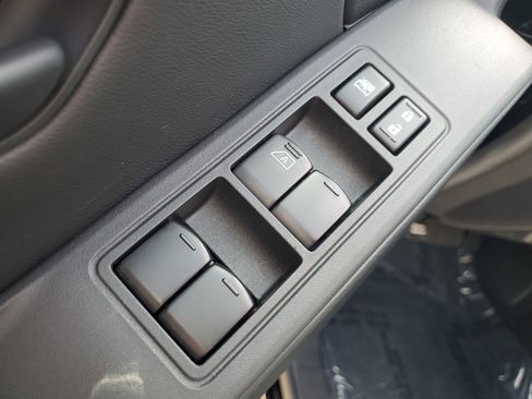 Certified 2025 Nissan Frontier S image 15