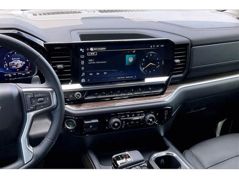 Used 2024 Chevrolet Silverado 1500 LT Trail Boss w/ LT Trail Boss Premium Package AWD/4WD image 7