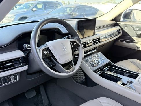 Used 2023 Lincoln Aviator Grand Touring image 3