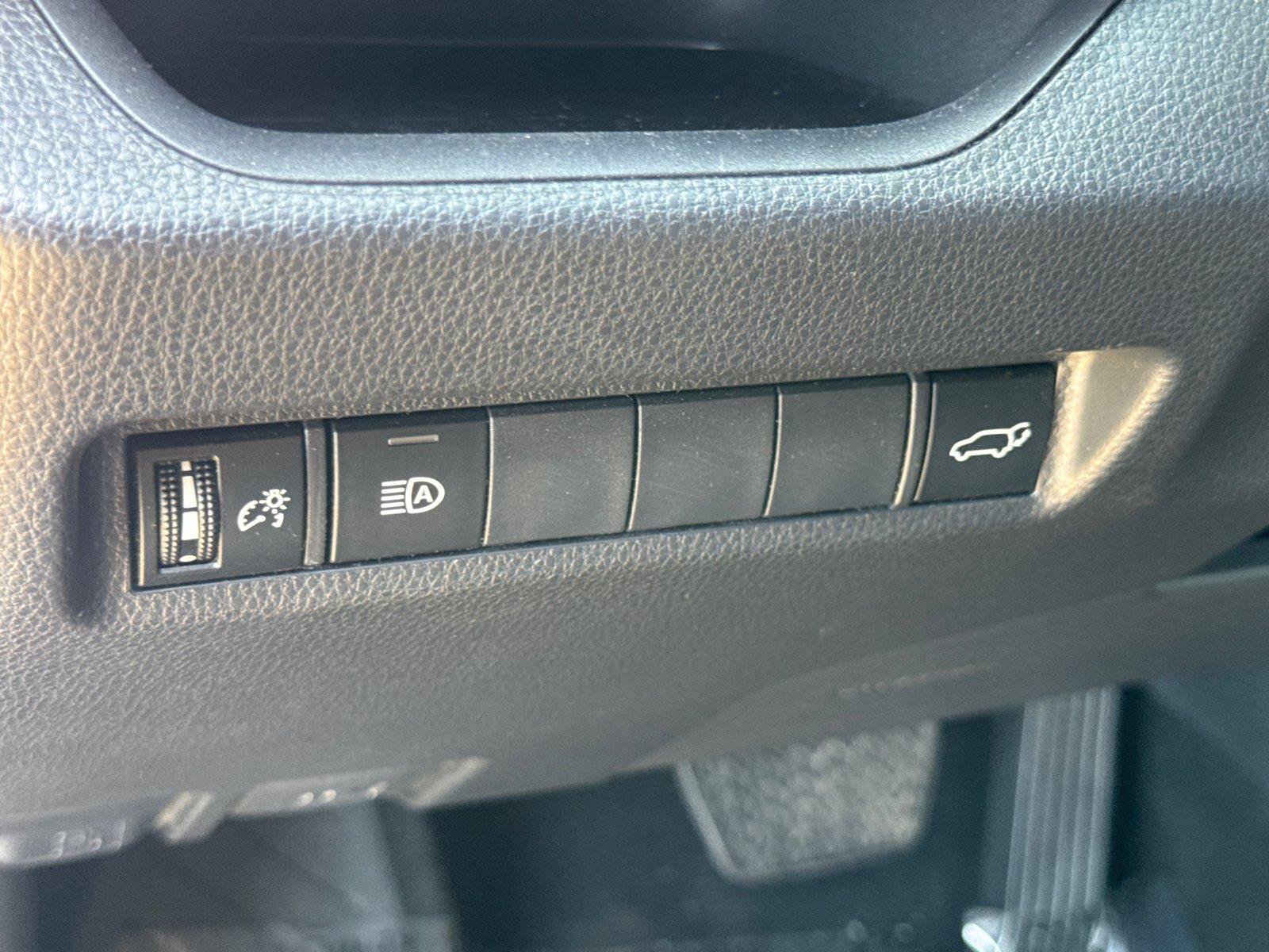 Used 2022 Toyota RAV4 XLE Premium w/ Carpet Mat Package (TMS) AWD/4WD image 28