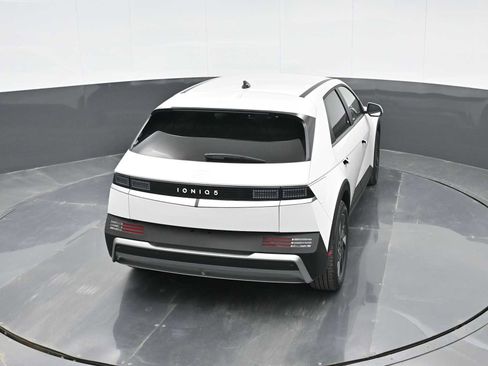 New 2025 Hyundai Ioniq 5 SE image 24