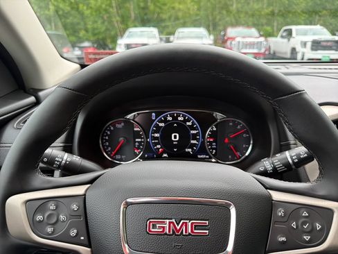 Used 2024 GMC Terrain Denali w/ Denali Premium Package AWD/4WD image 15