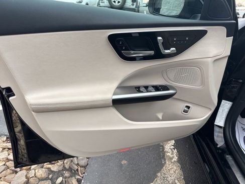 Used 2025 Mercedes-Benz C 300 4MATIC Sedan image 13