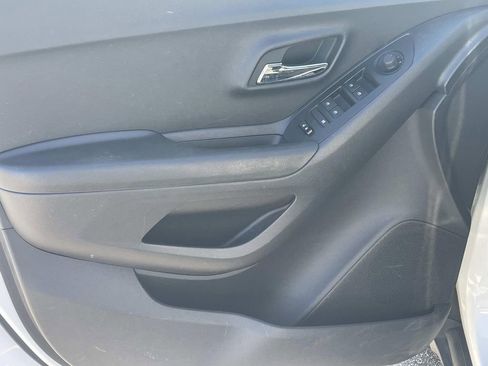 Certified 2022 Chevrolet Trax LS w/ Tint and Cruise Package image 14