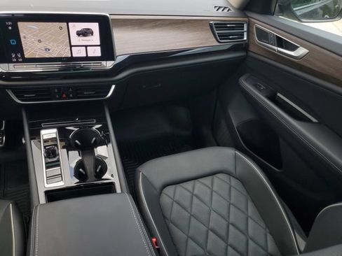 Used 2024 Volkswagen Atlas SEL Premium R-Line AWD/4WD image 14