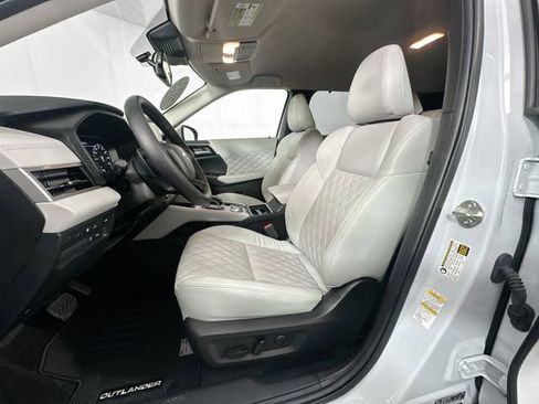 Used 2023 Mitsubishi Outlander SEL AWD/4WD image 18