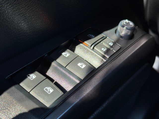 Used 2022 Toyota Tacoma TRD Off-Road w/ Technology Package AWD/4WD image 16