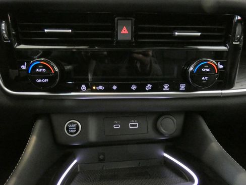 Used 2023 Nissan Rogue Platinum AWD/4WD image 15