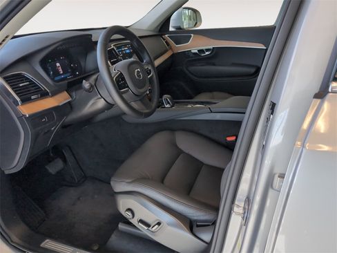 Used 2025 Volvo XC90 B6 Plus image 9