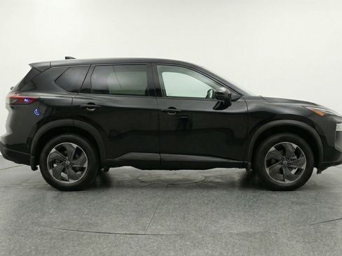 Used 2025 Nissan Rogue SV image 11