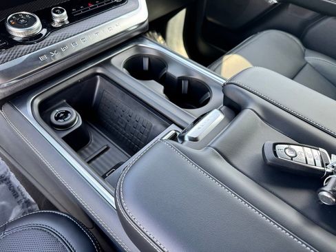 New 2025 Ford Expedition Platinum w/ Stealth Performance Package image 39