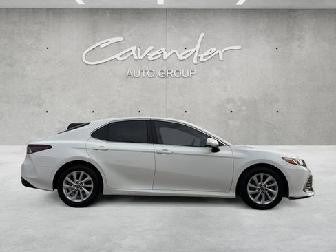 Used 2022 Toyota Camry LE image 17