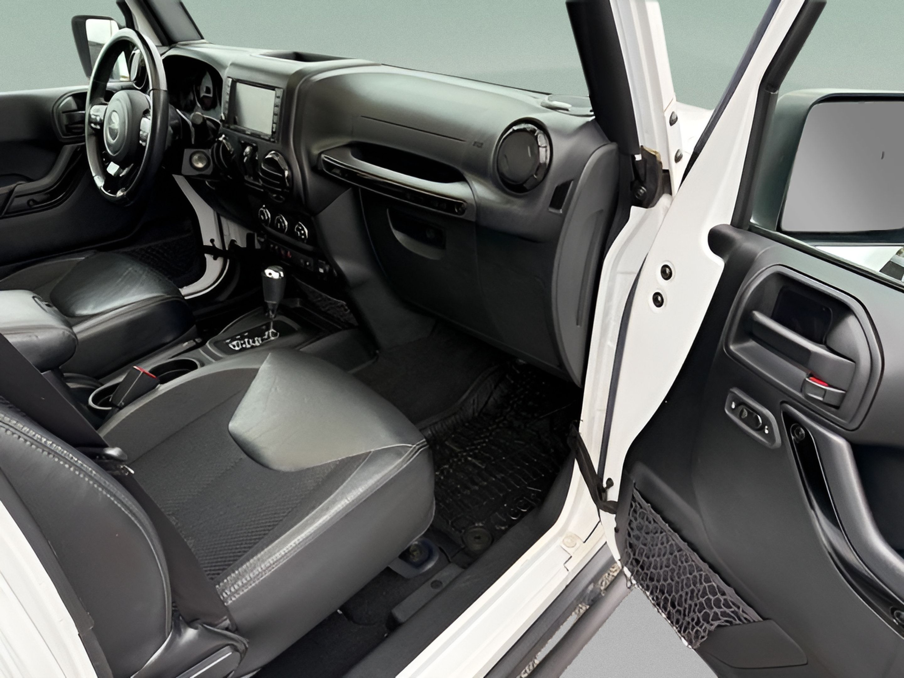 Used 2017 Jeep Wrangler Unlimited Sahara AWD/4WD image 13