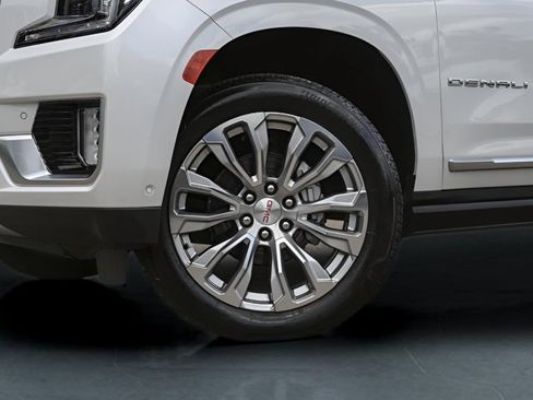 Used 2024 GMC Yukon Denali w/ Denali Reserve Package AWD/4WD image 4