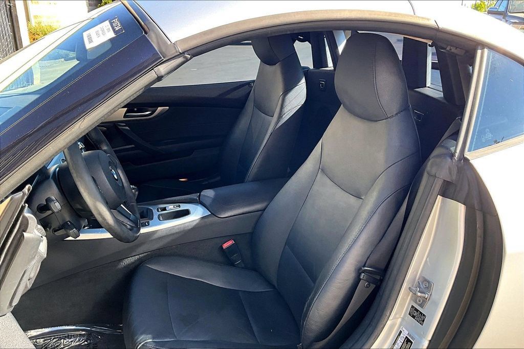 Used 2011 BMW Z4 sDrive35i RWD image 9