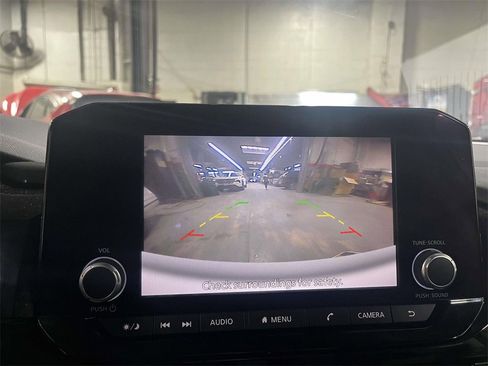 Certified 2025 Nissan Pathfinder SV image 17