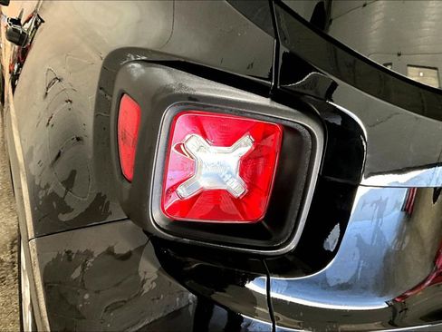 Used 2023 Jeep Renegade Latitude AWD/4WD image 23
