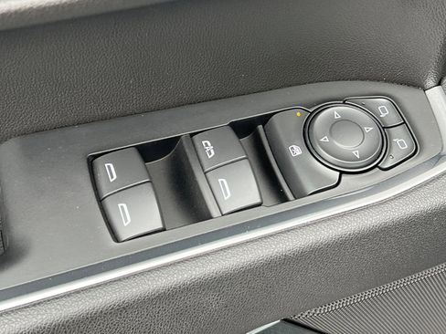 Used 2025 GMC Sierra 1500 SLE image 13