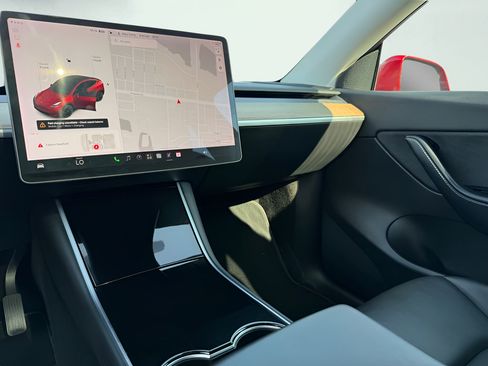 Used 2021 Tesla Model Y 2WD image 40