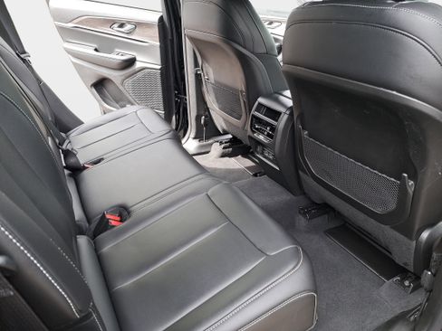 New 2025 Jeep Grand Cherokee Limited w/ Trailer Tow Package RWD image 11