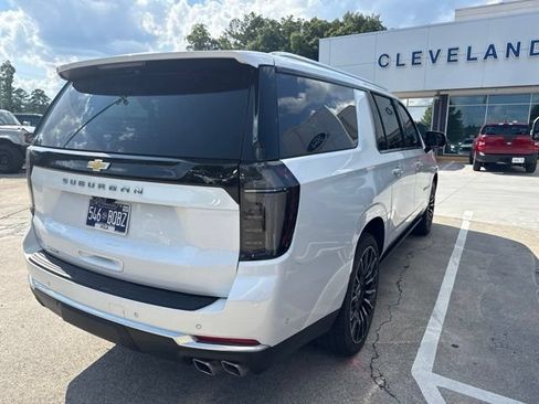 Used 2025 Chevrolet Suburban High Country AWD/4WD image 9