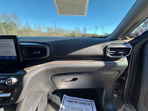 Used 2023 Ford Explorer Limited image 16